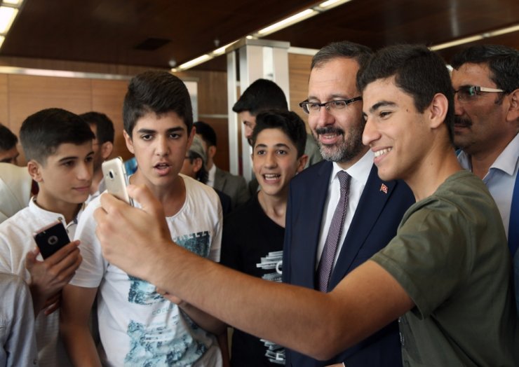 Bakan Kasapoğlu ‘Maça Götürme’ Sözü Verdi