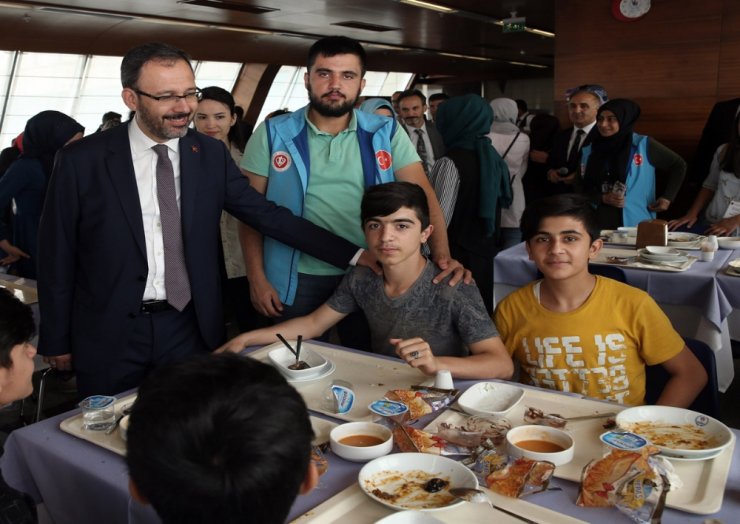 Bakan Kasapoğlu ‘Maça Götürme’ Sözü Verdi