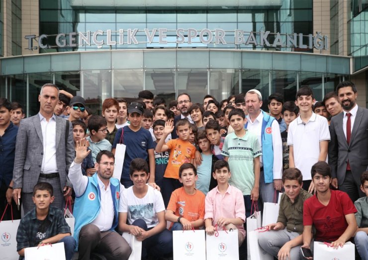 Bakan Kasapoğlu ‘Maça Götürme’ Sözü Verdi