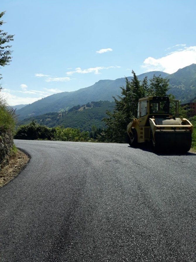 Trabzon’da Her Gün 15 Değişik Noktada Yol Çalışması Yapılıyor