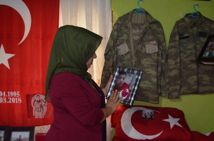 Şehit Oğlunun Eşyalarını Odasında Muhafaza Ediyor