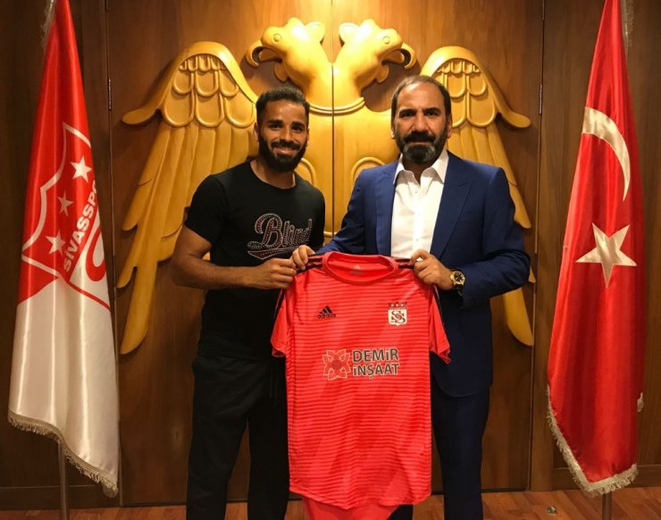 Sivasspor Douglas İle 1 Yıllık Sözleşme İmzaladı