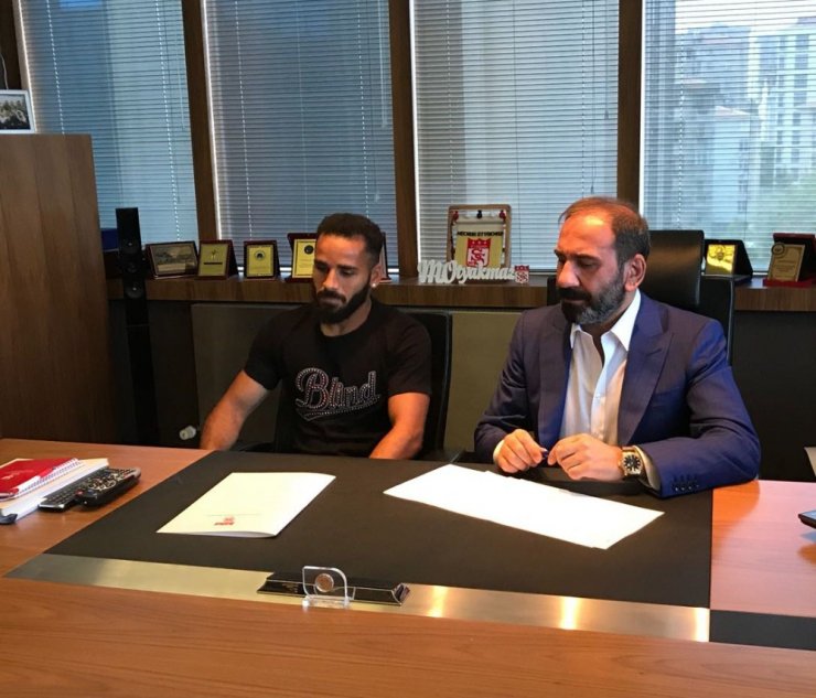 Sivasspor Douglas İle 1 Yıllık Sözleşme İmzaladı