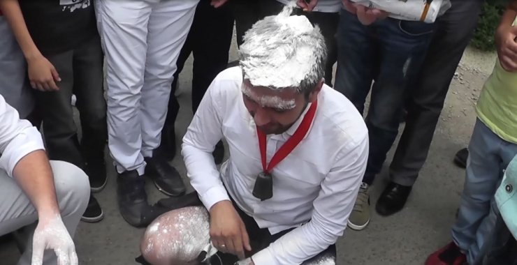İşkencelerle Canından Bezen Damat Çatıya Çıktı