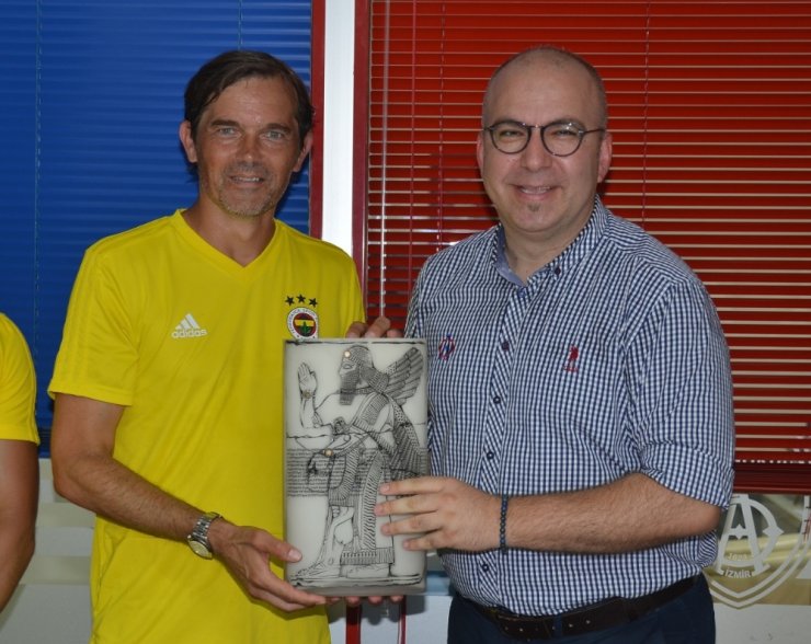 Cocu’ya 20 Yıllık Sürpriz