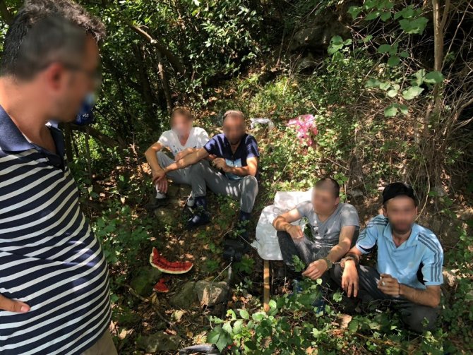 Trabzon’da Kilisede Kaçak Kazı Yapan Defineciler Suçüstü Yakalandı