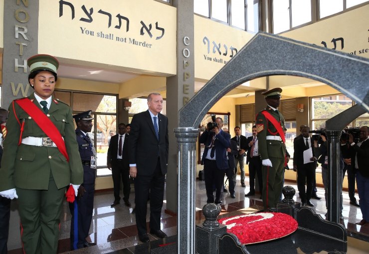 Erdoğan, Zambiya’da Cumhurbaşkanlığı Kabristanı’nı Ziyaret Etti