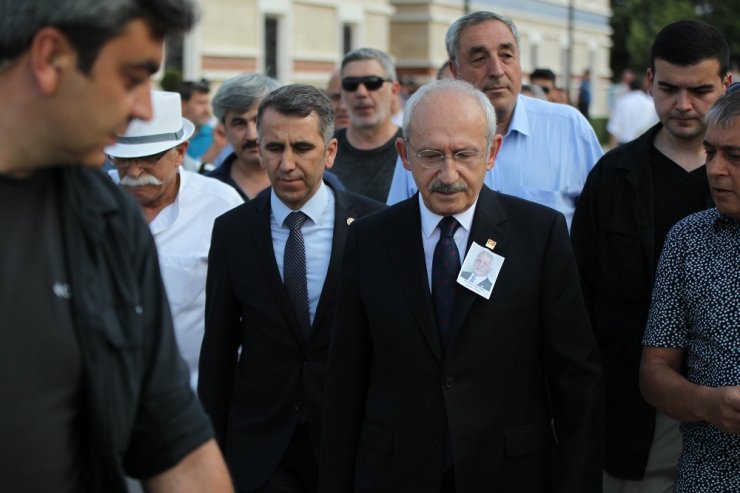 Kılıçdaroğlu Konya’da Cenazeye Katıldı