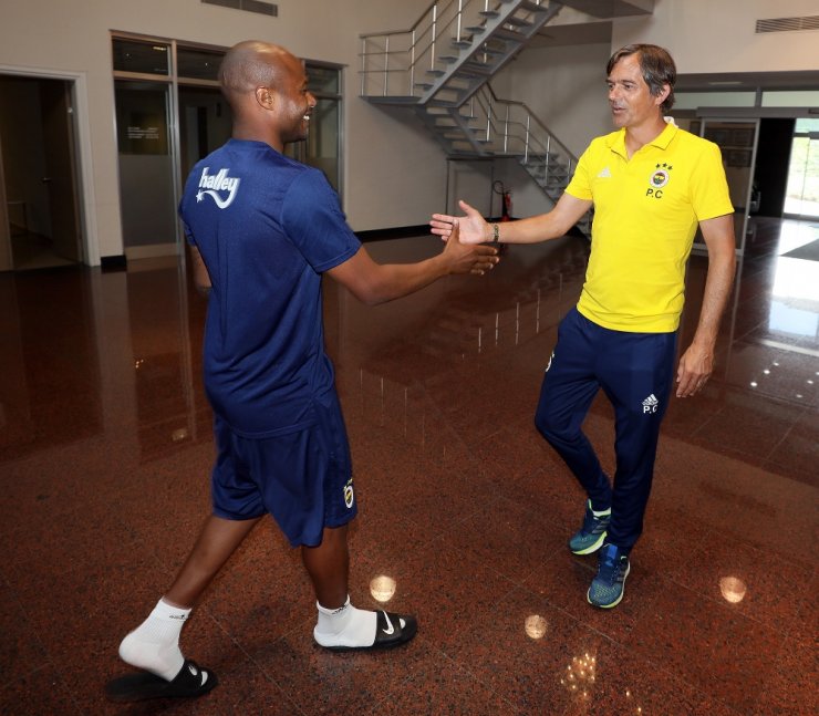 Fenerbahçe 3 Kişiyle Çalıştı