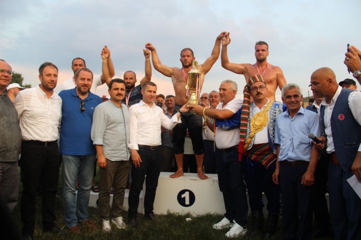 Çan’da Başpehlivan Serhat Balcı Oldu