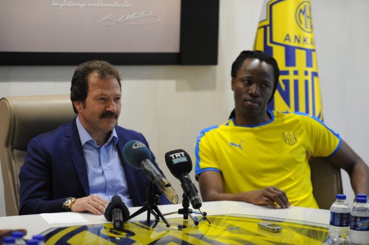 Ankaragücü’nde Çifte İmza