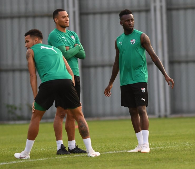 Bursaspor’un Yeni Transferi İlk Antrenmanına Çıktı
