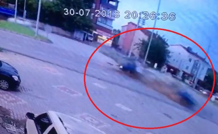 Araç İkiye Bölündü: 2 Ölü, 5 Yaralı