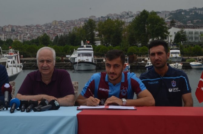 Trabzonspor, Majid Hossein’e Yat Limanında Sözleşme İmzalattı