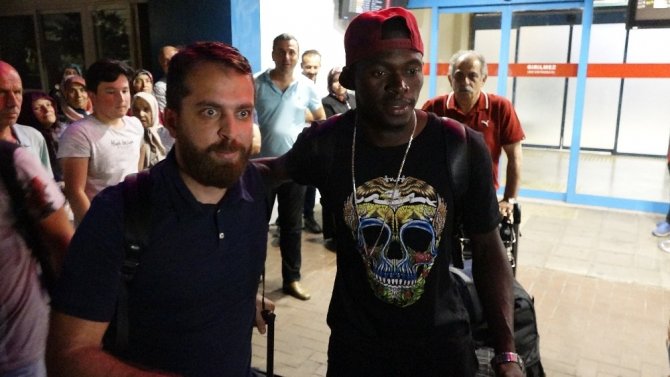 Trabzonspor Zargo Touri Ve Eric Ayuk’u Trabzon’a Getirdi.