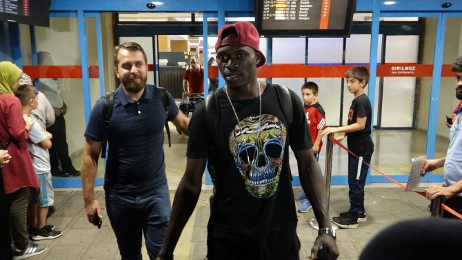 Trabzonspor Zargo Touri Ve Eric Ayuk’u Trabzon’a Getirdi.