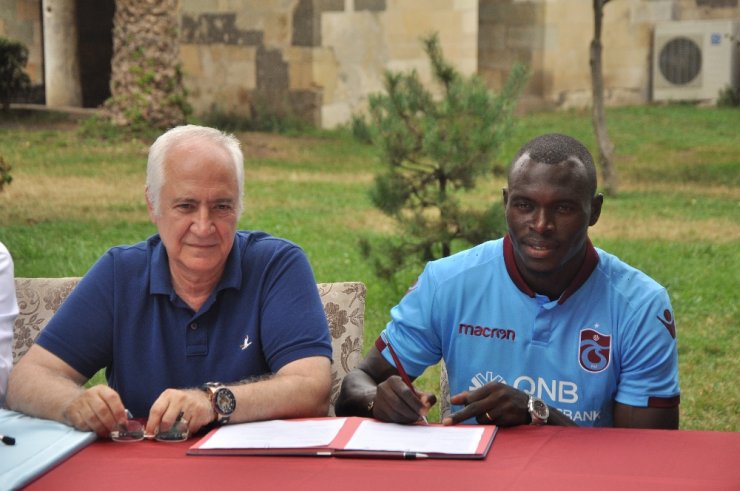 Zargo Toure İmzayı Attı