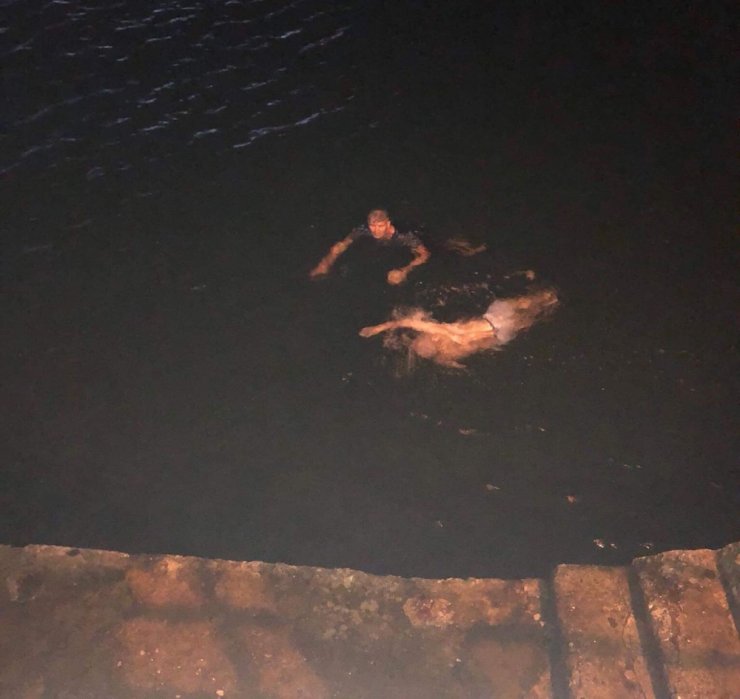 Denizde 7 Saat Yüzünce Akrabaları Korku Dolu Anlar Yaşadı