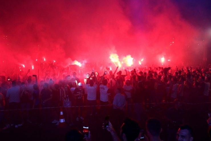Şampiyonların Gecesi İzmir’i Aydınlattı