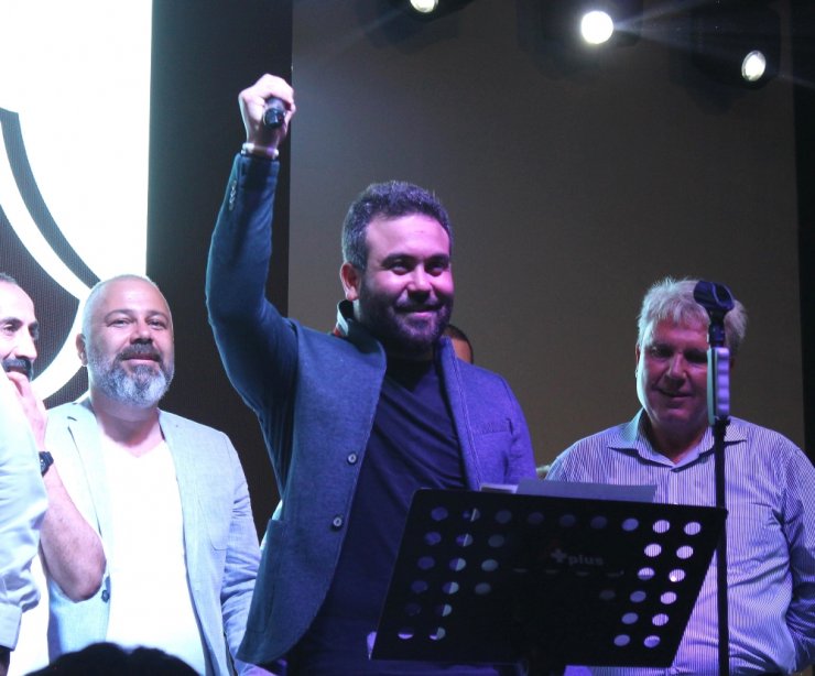 Şampiyonların Gecesi İzmir’i Aydınlattı