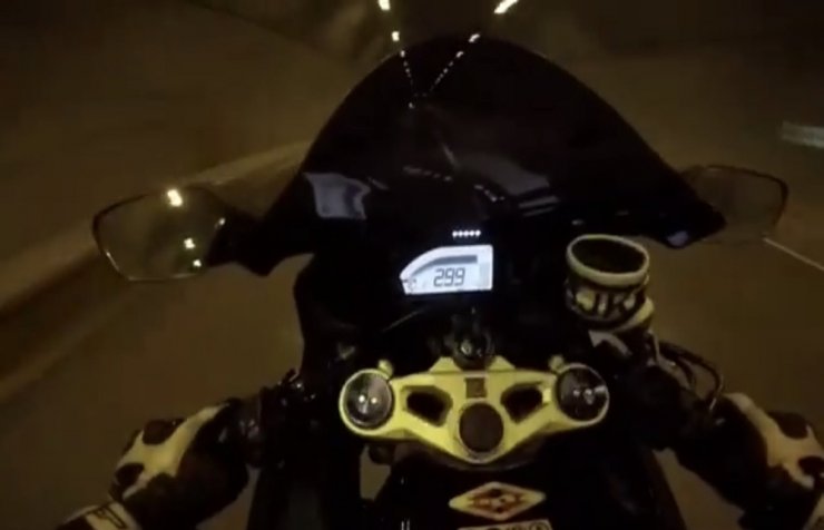 Motosikletli Maganda İstanbul’un Göbeğinde 300 Km Hız Yaptı