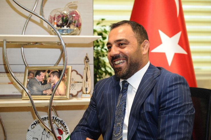 Hamza Yerlikaya’dan Mesut Özil’e Övgü