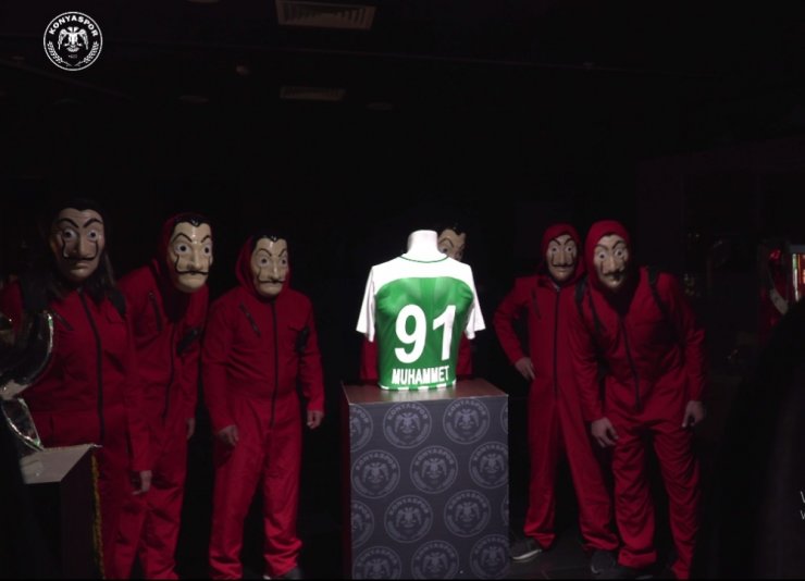 ’La Casa De Papel’ Ve ’Çav Bella’lı Forma Tanıtımı