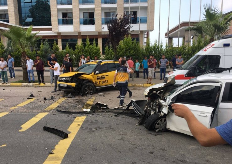 Ordu’da Ticari Taksi İle Otomobil Çarpıştı: 8 Yaralı