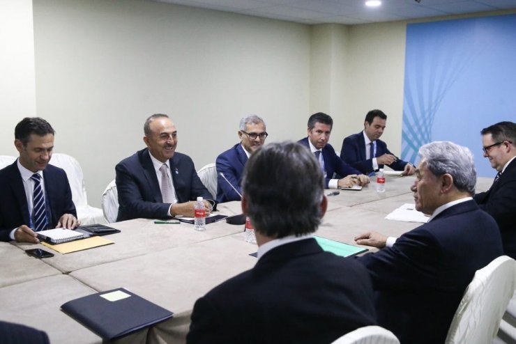 Çavuşoğlu’nun Singapur’da İkili Temasları Sürüyor