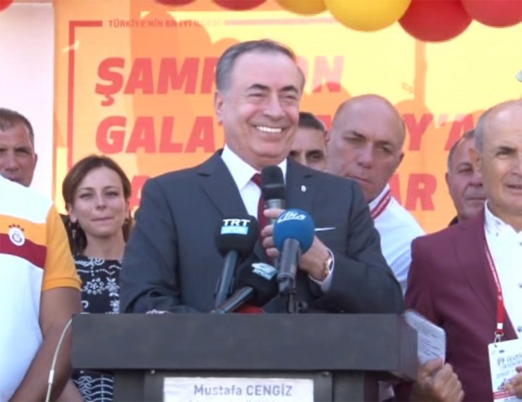 Galatasaray Bayrağı Şampiyonlar Anıtı’na Çekildi