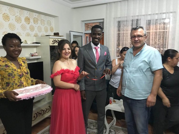 Aradığı Aşkı 5 Bin 500 Kilometre Uzaktan Buldu