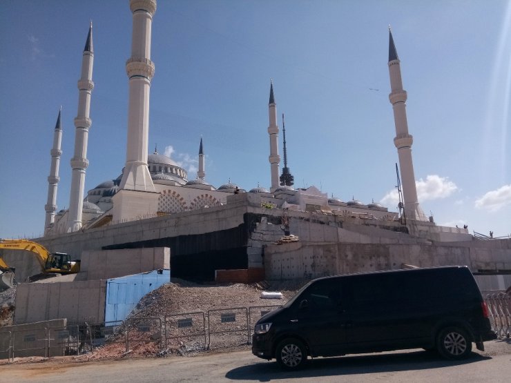 Erdoğan Çamlıca Camii’nde İncelemelerde Bulundu