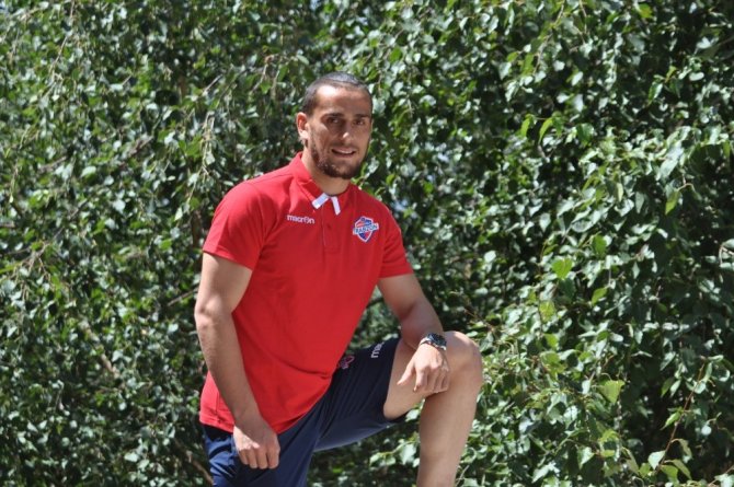 Hekimoğlu Trabzon Fk’nın Başarılı Savunma Oyuncusu Emre Akgün Şampiyonluk İçin İddialı Konuştu