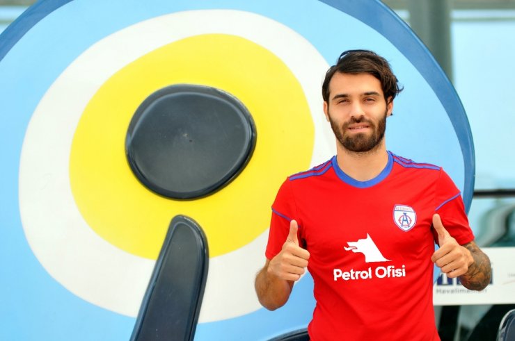 Enes Kubat İzmir Ekibinde