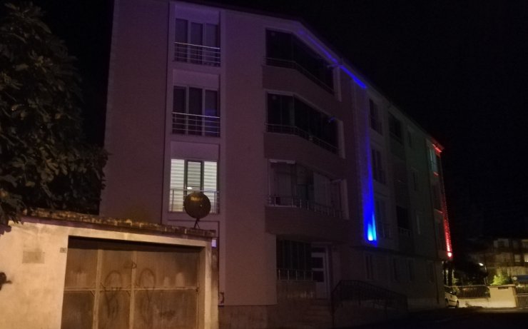 Apartmana Yıldırım Düştü