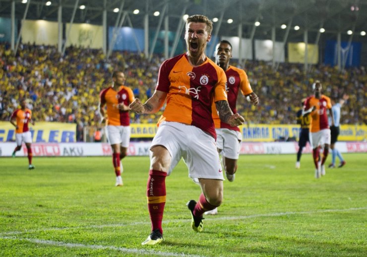 Galatasaray İlk Yarıyı 2-1 Önde Kapattı