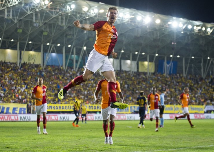 Galatasaray İlk Yarıyı 2-1 Önde Kapattı