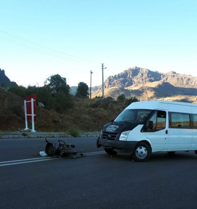 Giresun’da Motosiklet İle Minibüs Çarpıştı: 2 Yaralı