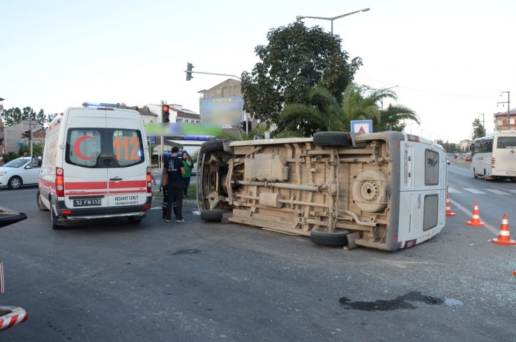 Tarım İşçilerini Taşıyan Minibüs Devrildi: 22 Yaralı