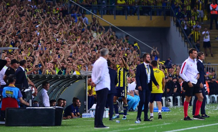 Fenerbahçe Galibiyetle Başladı
