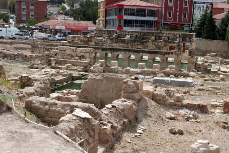 Roma Hamamında Arkeolojik Kazılar Sürüyor