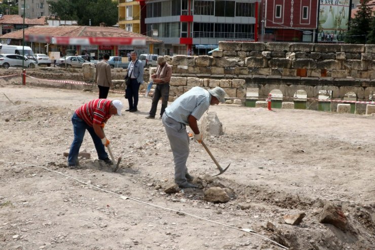 Roma Hamamında Arkeolojik Kazılar Sürüyor