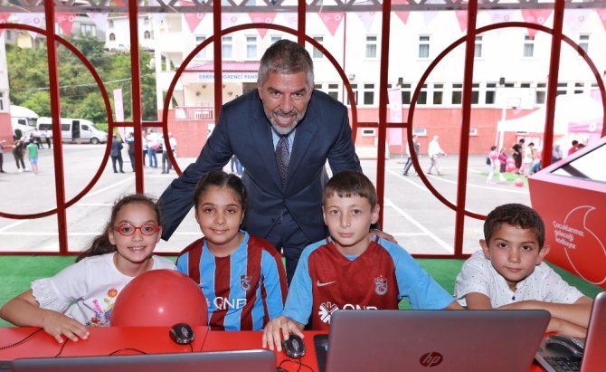 Yarını Kodlayanlar Eğitim Tırı Trabzon’da
