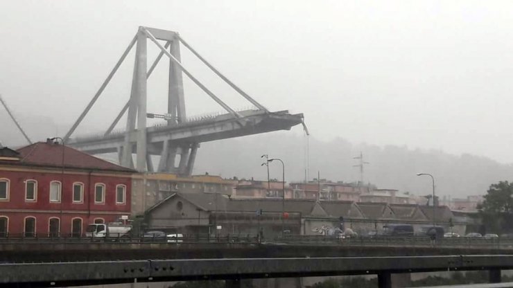 İtalya’da Köprü Çöktü: Ölü Ve Yaralılar Var
