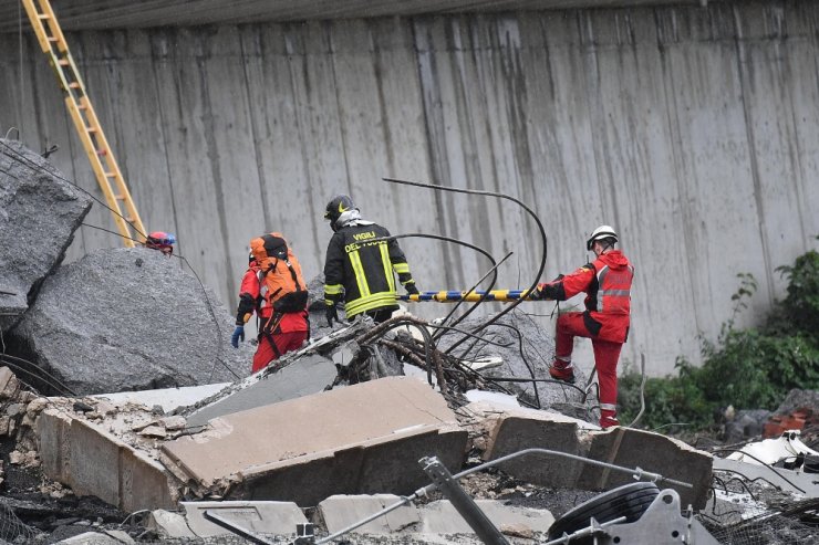 İtalya’da Köprü Çöktü: 11 Ölü, 5 Yaralı