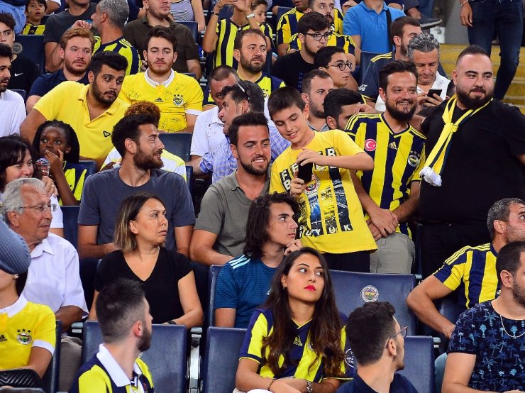 Fenerbahçe’de Ramil Guliyev’e Plaket Verildi