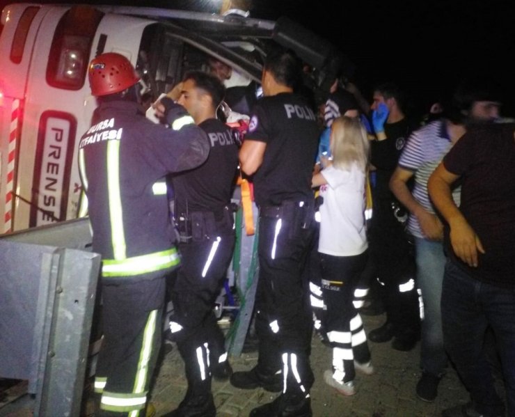 Bursa’da Öğrencileri Taşıyan Otobüs Devrildi: 1 Ölü, 27 Yaralı