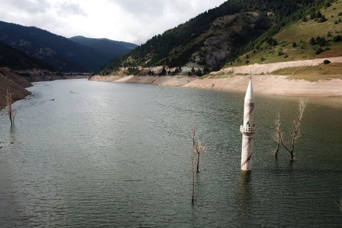 Baraj Suları Çekilince Köy Ortaya Çıktı