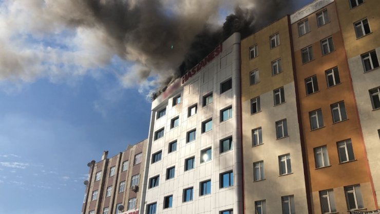 Sultanbeyli’deki Özel Hastanede Korkutan Yangın