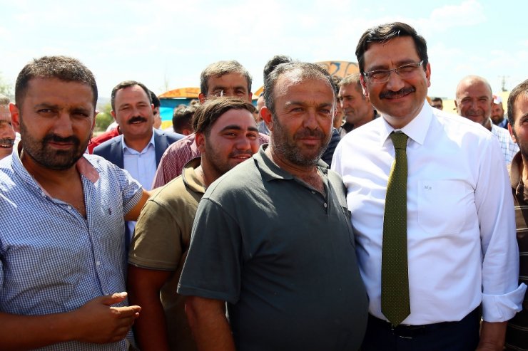 Bakan Pakdemirli’den Ovacık Kurban Satış Alanına Ziyaret